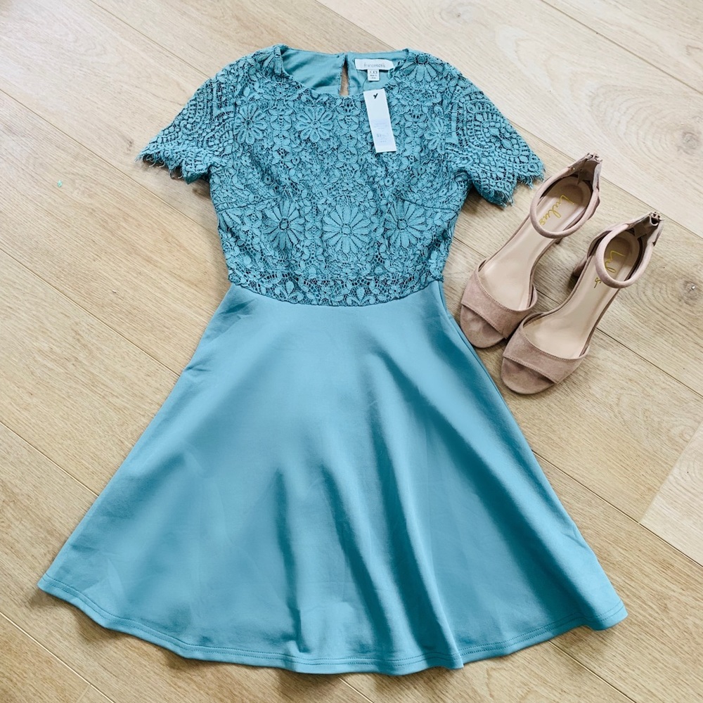NWT Francesca’s Fit and Flare Lace Dress Size XXS